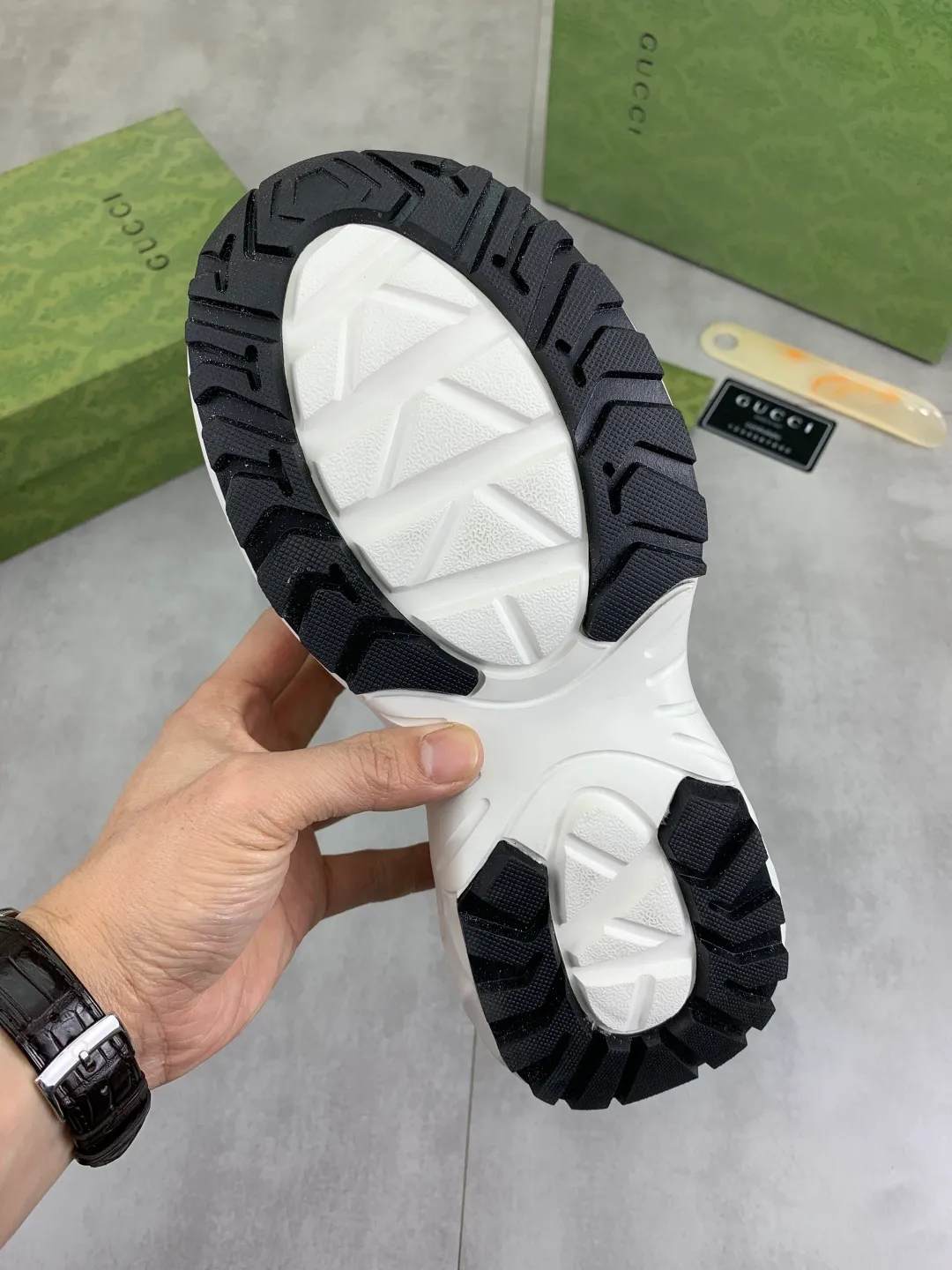 Men's shoes 💰P500💰[New style] 🆘 Dad's shoes [GUCCI] Gucci's new men's shoes are the first to be launched, and the materials and workmanship are superior to all versions on the market. The highest quality imported original top calfskin upper with trendy printed patterns ➕, the inner material is made of full-grain pigskin lining, privately molded soft TPU rubber comfortable outsole, and high foot comfort. Actual shooting, imported special materials highlight the unique charm of the brand 2️⃣colors available Size number; 38-44